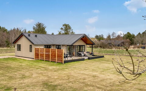 Emin - 2.8Km from the Sea: Meubilair, Hout, Interieur Ontwerp, Flooring, Verdieping, Stoel, Kamer, Plafond, Woonkamer, Appartement