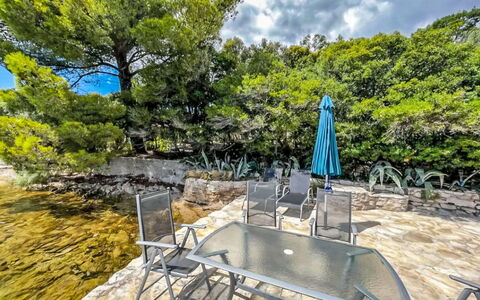 Beach House Suzi: Zwembad, Appartement, Toevlucht, Balkon, Condominium, Schaduw, Eco Hotel, Hotel, Badplaats
