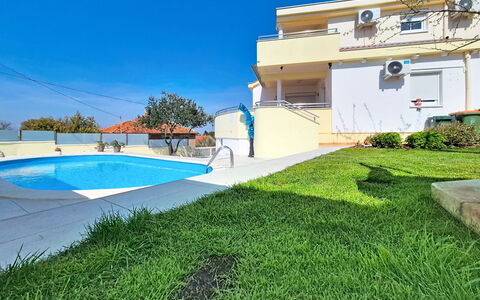 Ivanka: Zwembad, Appartement, Toevlucht, Balkon, Condominium, Schaduw, Eco Hotel, Hotel, Badplaats