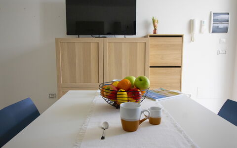 Villa i Gabbiani Otranto: Meubilair, Hout, Interieur Ontwerp, Kamer, Beits, Stoel, Hardwood, Kamerplant, Cabinetry, Kast