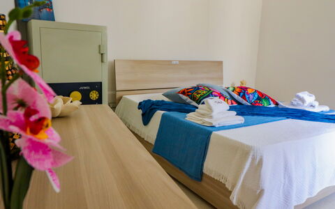 Elaia'S House Cannole: Meubilair, Interieur Ontwerp, Verdieping, Flooring, Slaapkamer, Bed, Hout, Laken, Textiel, Kamer