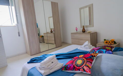 Elaia'S House Cannole: Meubilair, Interieur Ontwerp, Flooring, Hout, Verdieping, Kamer, Textiel, Slaapkamer, Bed, Appartement