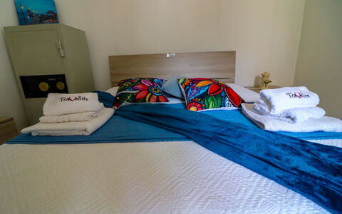 Elaia'S House Cannole: Bed, Meubilair, Slaapkamer, Laken, Bedding, Verdieping, Flooring, Interieur Ontwerp, Linens, Kamer