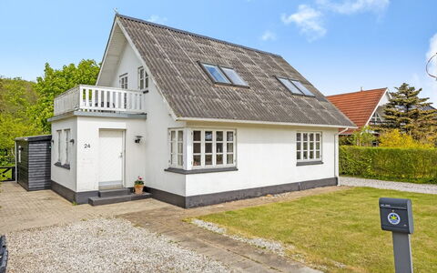Seved - 440M from the Sea: Appartement, Schaduw, Balkon, Stoel, Hek, Buitenmeubels, Aluminium, Kunstgras