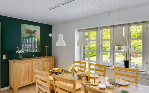 Seved - 440M from the Sea: Appartement, Schaduw, Balkon, Stoel, Hek, Buitenmeubels, Aluminium, Kunstgras