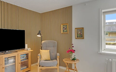 Seved - 440M from the Sea: Appartement, Schaduw, Balkon, Stoel, Hek, Buitenmeubels, Aluminium, Kunstgras