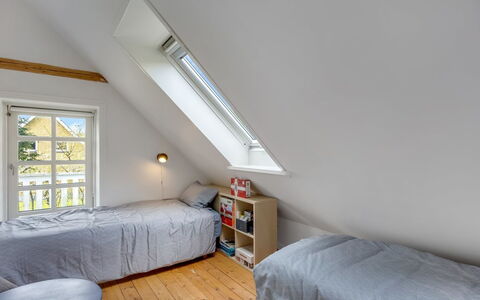 Seved - 440M from the Sea: Appartement, Schaduw, Balkon, Stoel, Hek, Buitenmeubels, Aluminium, Kunstgras