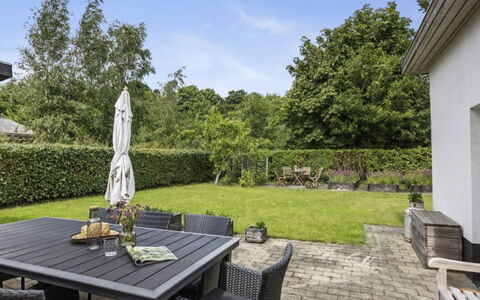 Seved - 440M from the Sea: Appartement, Schaduw, Balkon, Stoel, Hek, Buitenmeubels, Aluminium, Kunstgras