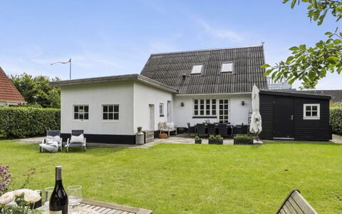 Seved - 440M from the Sea: Appartement, Schaduw, Balkon, Stoel, Hek, Buitenmeubels, Aluminium, Kunstgras