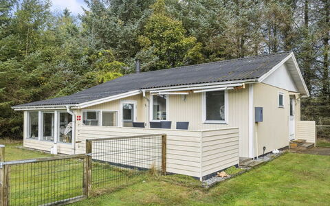 Ansfried - 900M from the Sea: Huis, Dak, Huis, Verblijf, Siding, Landgoed, Werf, Garden Gebouwen, Oprit