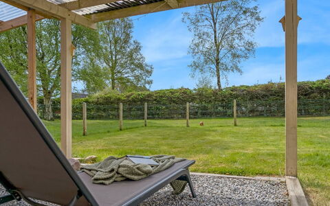 Ansfried - 900M from the Sea: Hout, Land Lot, Buitenmeubels, Schaduw, Tuin, Hardwood, Plank, Beits, Outdoor Structuur, Landscaping