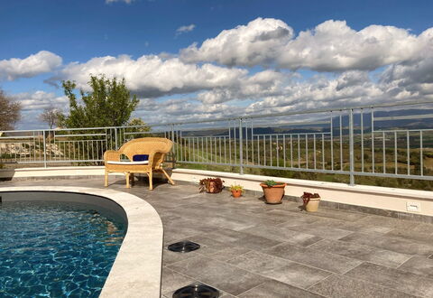 Villa Ombrone: Buitenmeubels, Zwembad, Samengesteld Materiaal, Flagstone, Schaduw, Stoel, Beton, Tegel, Toevlucht, Waterpartij