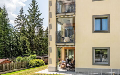 Chesa Chalcherin 3: Appartement, Balkon, Landgoed, Veranda, Leuning, Siding, Villa