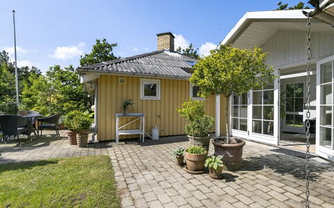 Holmsten - 250M to the Fjord: Meubilair, Hout, Interieur Ontwerp, Flooring, Verdieping, Stoel, Kamer, Plafond, Woonkamer, Appartement