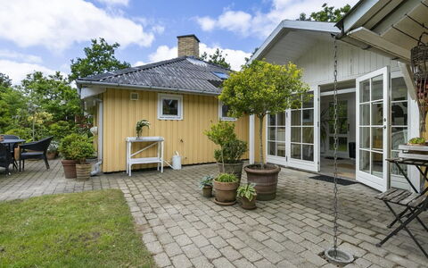 Holmsten - 250M to the Fjord: Meubilair, Hout, Interieur Ontwerp, Flooring, Verdieping, Stoel, Kamer, Plafond, Woonkamer, Appartement