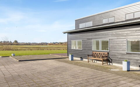 Emelita - 1.4Km from the Sea: Meubilair, Hout, Interieur Ontwerp, Flooring, Verdieping, Stoel, Kamer, Plafond, Woonkamer, Appartement