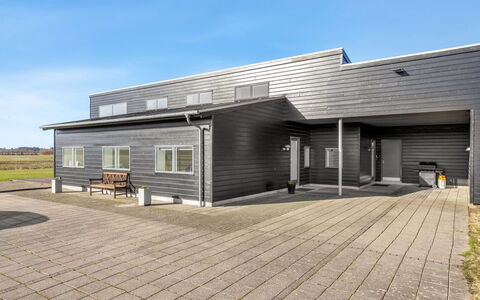 Emelita - 1.4Km from the Sea: Meubilair, Hout, Interieur Ontwerp, Flooring, Verdieping, Stoel, Kamer, Plafond, Woonkamer, Appartement