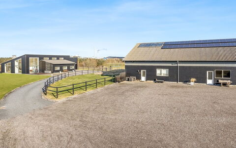 Emelita - 1.4Km from the Sea: Meubilair, Hout, Interieur Ontwerp, Flooring, Verdieping, Stoel, Kamer, Plafond, Woonkamer, Appartement