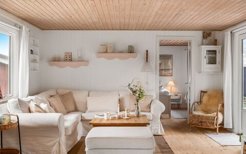 Nikica - from the Sea: Meubilair, Interieur Ontwerp, Flooring, Bankstel, Verdieping, Hout, Plafond, Kamer, Woonkamer, Verlichting