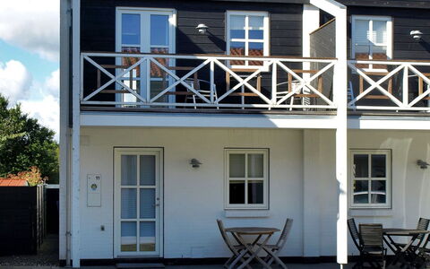 Alwina - 900M from the Sea: Leuning, Balkon, Hek, Veranda, Trap