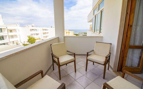 Anisia'S Home Otranto: Appartement, Verdieping, Condominium, Balkon, Plafond, Beits, Hardwood, Houten Vloer, Hotel, Stoel