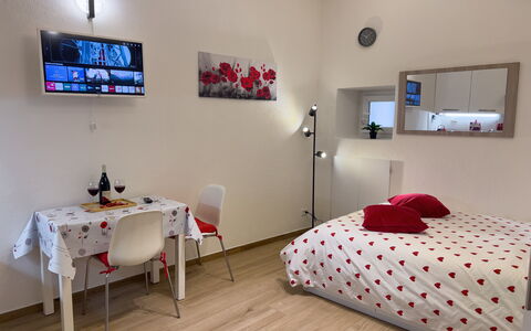 Studio Piccolo al Verticale - Levanto: Interieur Ontwerp, Meubilair, Flooring, Slaapkamer, Verdieping, Bed, Plafond, Kamer, Textiel, Laken