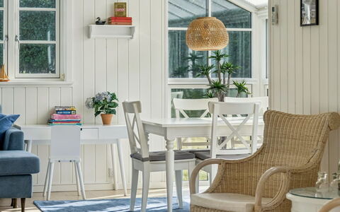 Sighvat - 225M from the Sea: Meubilair, Hout, Interieur Ontwerp, Flooring, Verdieping, Stoel, Kamer, Plafond, Woonkamer, Appartement