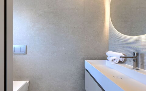 Sola: Muur, Flooring, Loodgieterswerkinrichting, Interieur Ontwerp, Verdieping, Badkamer, Plafond, Loodgieter, Spiegel, Kraan