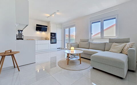Trogir Okrug Gornji 326: Flooring, Verdieping, Interieur Ontwerp, Meubilair, Plafond, Bankstel, Woonkamer, Kamer, Huis, Appartement
