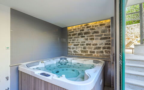 Villa Majestic: Loodgieterswerkinrichting, Toevlucht, Hotel, Bad, Tegel, Eco Hotel, Zwembad, Kamerplant