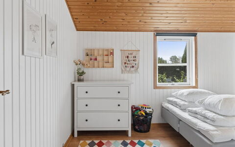 Ansberga - 3.2Km to the Fjord: Interieur Ontwerp, Slaapkamer, Hout, Bed, Plafond, Meubilair, Verdieping, Flooring, Bedding, Laken