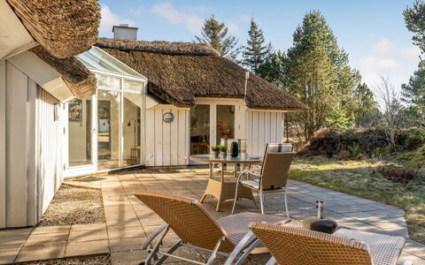 Udder - 1.3Km from the Sea: Meubilair, Interieur Ontwerp, Hout, Plafond, Flooring, Verdieping, Houten Vloer, Keuken En Eettafel, Tafel, Lichte Inrichting