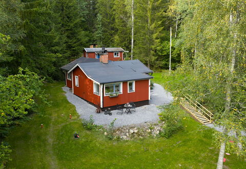 Paradislyckan: Facade, Dak, Zonne Energie, Schaduw, Zonne-Energie, Schuur, Siding