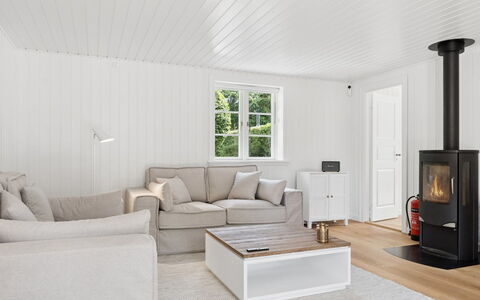 Har - 685M from the Sea: Flooring, Interieur Ontwerp, Verdieping, Meubilair, Bankstel, Hout, Woonkamer, Houten Vloer, Plafond, Kamer