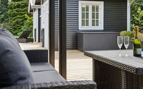 Har - 685M from the Sea: Hout, Veranda, Meubilair, Buitenmeubels, Dek, Samengesteld Materiaal, Stoel, Hardwood, Schaduw, Buitentafel
