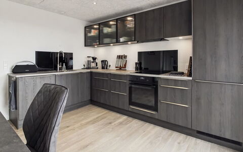 Milan - 20Km from the Sea: Flooring, Hout, Plafond, Interieur Ontwerp, Verdieping, Meubilair, Cabinetry, Countertop, Keuken, Appartement