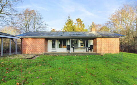 Kate - 700M to the Fjord: Gras, Gebouw, Dak, Huis, Huis, Struik, Woongebied, Facade, Land Lot