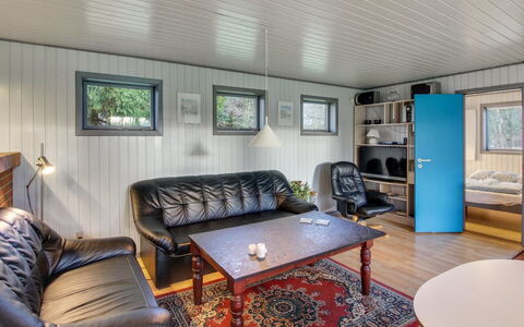 Kate - 700M to the Fjord: Flooring, Hout, Plafond, Verdieping, Interieur Ontwerp, Bankstel, Kamer, Meubilair, Woonkamer