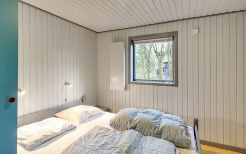 Kate - 700M to the Fjord: Slaapkamer, Hout, Bed, Plafond, Interieur Ontwerp, Laken, Bedding, Verdieping, Flooring, Bed Frame