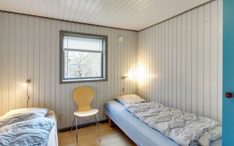 Kate - 700M to the Fjord: Hout, Slaapkamer, Plafond, Interieur Ontwerp, Verdieping, Bed, Laken, Bedding, Bed Frame, Kamer