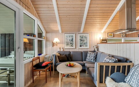 Fritza - 400M from the Sea: 