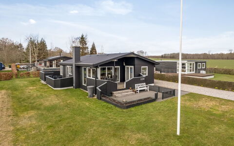 Danail - 250M from the Sea: Huis, Woongebied, Huis, Dak, Verblijf, Landgoed, Gazon, Siding, Veranda, Werf
