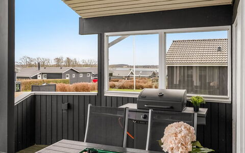 Danail - 250M from the Sea: Plafond, Veranda, Schaduw, Dek, Balkon, Buitenmeubels, Glas, Beits, Stoel, Outdoor Structuur