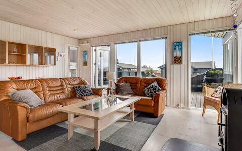 Danail - 250M from the Sea: Hout, Huis, Meubilair, Verdieping, Deur, Appartement, Hardwood, Beits, Houten Vloer, Schaduw
