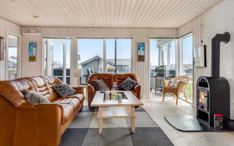 Danail - 250M from the Sea: Hout, Huis, Meubilair, Houten Vloer, Woonkamer, Hardwood, Bankstel, Stoel, Beits