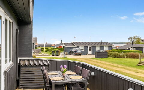 Danail - 250M from the Sea: Dak, Huis, Huis, Verblijf, Deur, Siding, Dek, Veranda, Plank, Hardwood