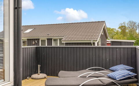 Danail - 250M from the Sea: Dak, Huis, Huis, Verblijf, Deur, Siding, Dek, Veranda, Plank, Hardwood