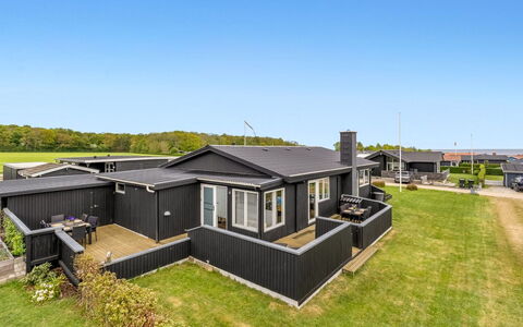 Danail - 250M from the Sea: Dak, Huis, Huis, Verblijf, Deur, Siding, Dek, Veranda, Plank, Hardwood