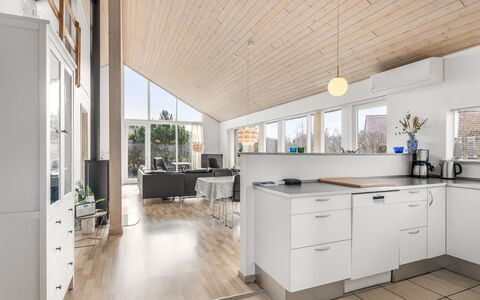 Safina - 1Km from the Sea: Interieur Ontwerp, Flooring, Meubilair, Hout, Plafond, Verdieping, Houten Vloer, Lichte Inrichting, Keuken, Countertop
