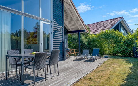 Safina - 1Km from the Sea: Blauw, Verblijf, Schaduw, Veranda, Dek, Siding, Plank, Hardwood, Eco Hotel, Buitenmeubels